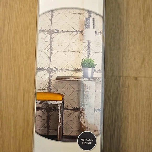 NWT Peel & Stick Metallic Finish Nuwallpaper Grey & White 3.5x8 - Picture 12 of 12